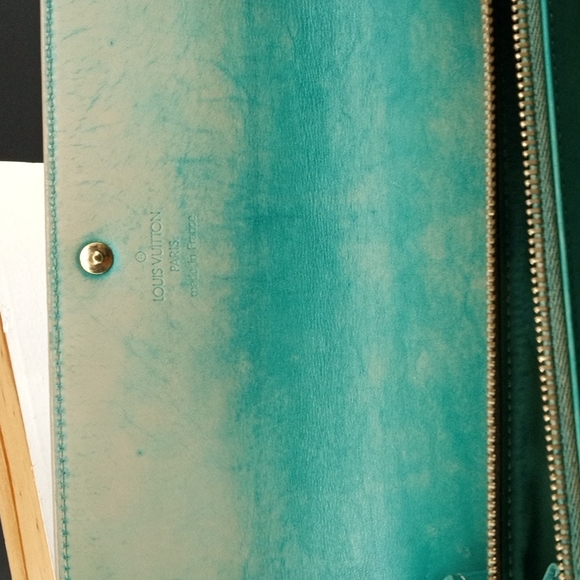 LOUIS VUITTON SARAH WALLET - Picture 2 of 6